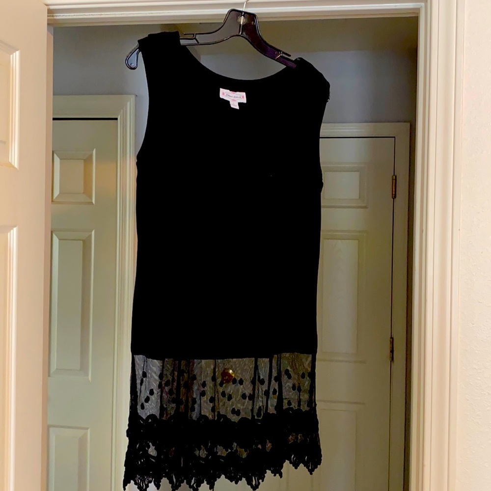 Extended black sleeveless top